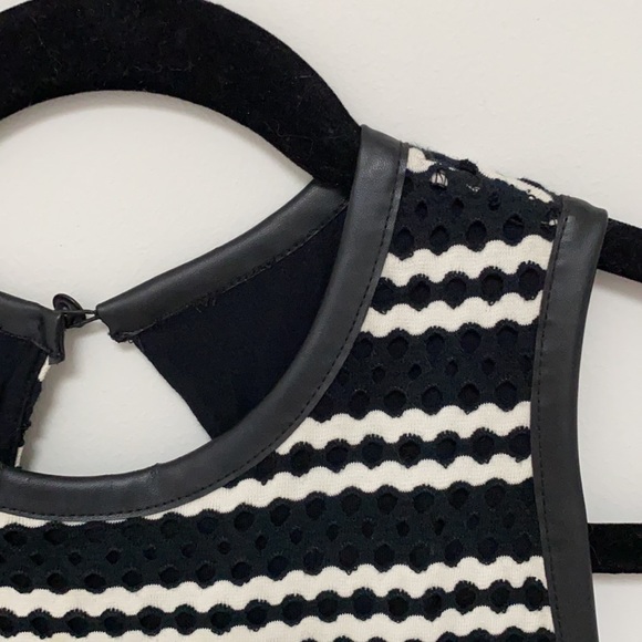 Black and white body-con dress - Picture 3 of 3